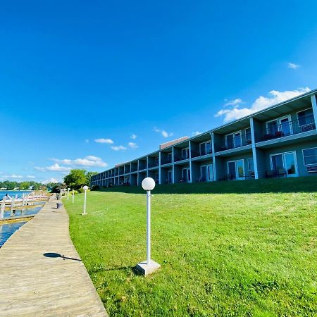 Fleetwood Inn Suites Cheboygan Esterno foto