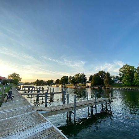 Fleetwood Inn Suites Cheboygan Esterno foto