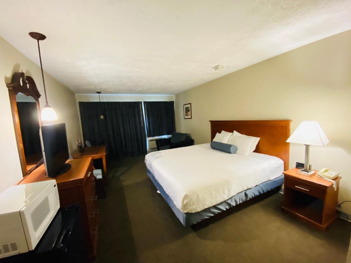 Fleetwood Inn Suites Cheboygan Esterno foto