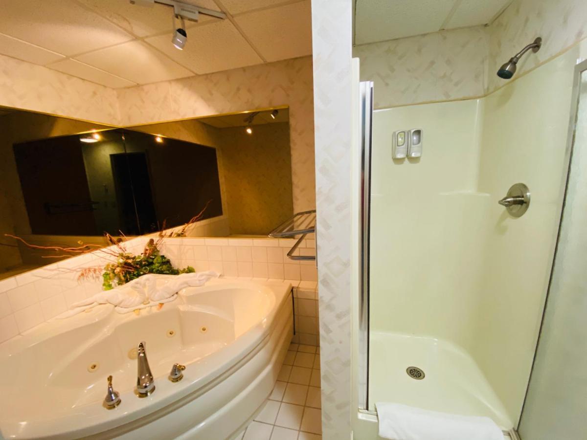 Fleetwood Inn Suites Cheboygan Esterno foto