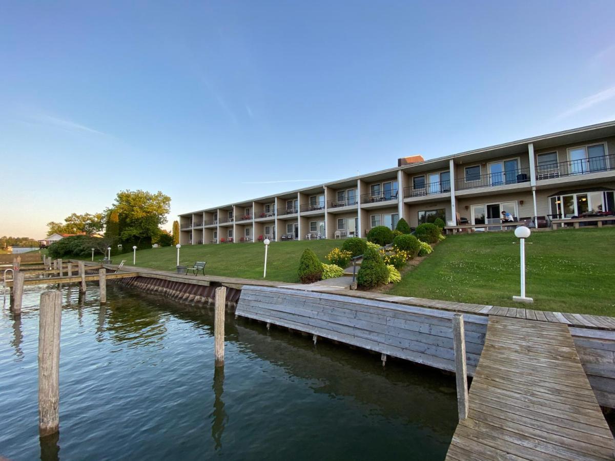 Fleetwood Inn Suites Cheboygan Esterno foto