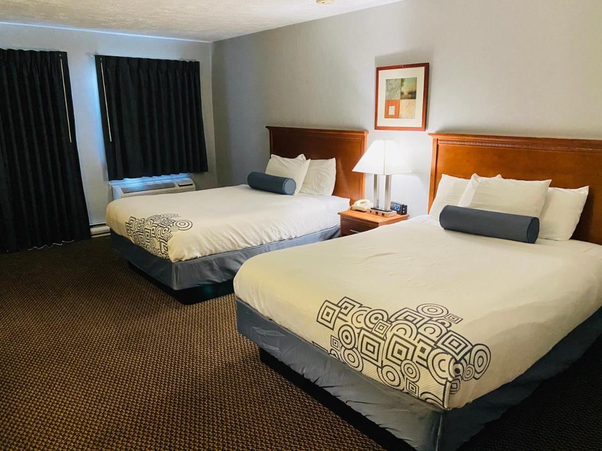 Fleetwood Inn Suites Cheboygan Esterno foto