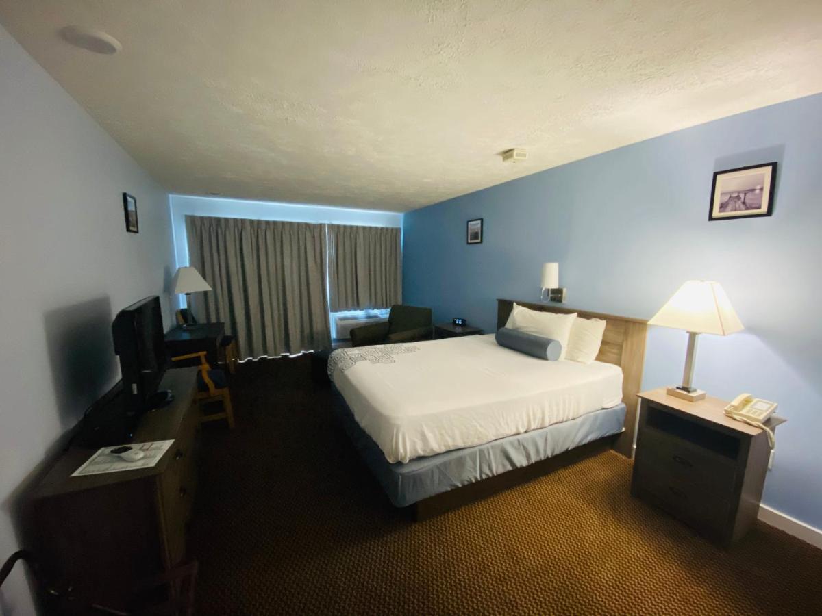 Fleetwood Inn Suites Cheboygan Esterno foto