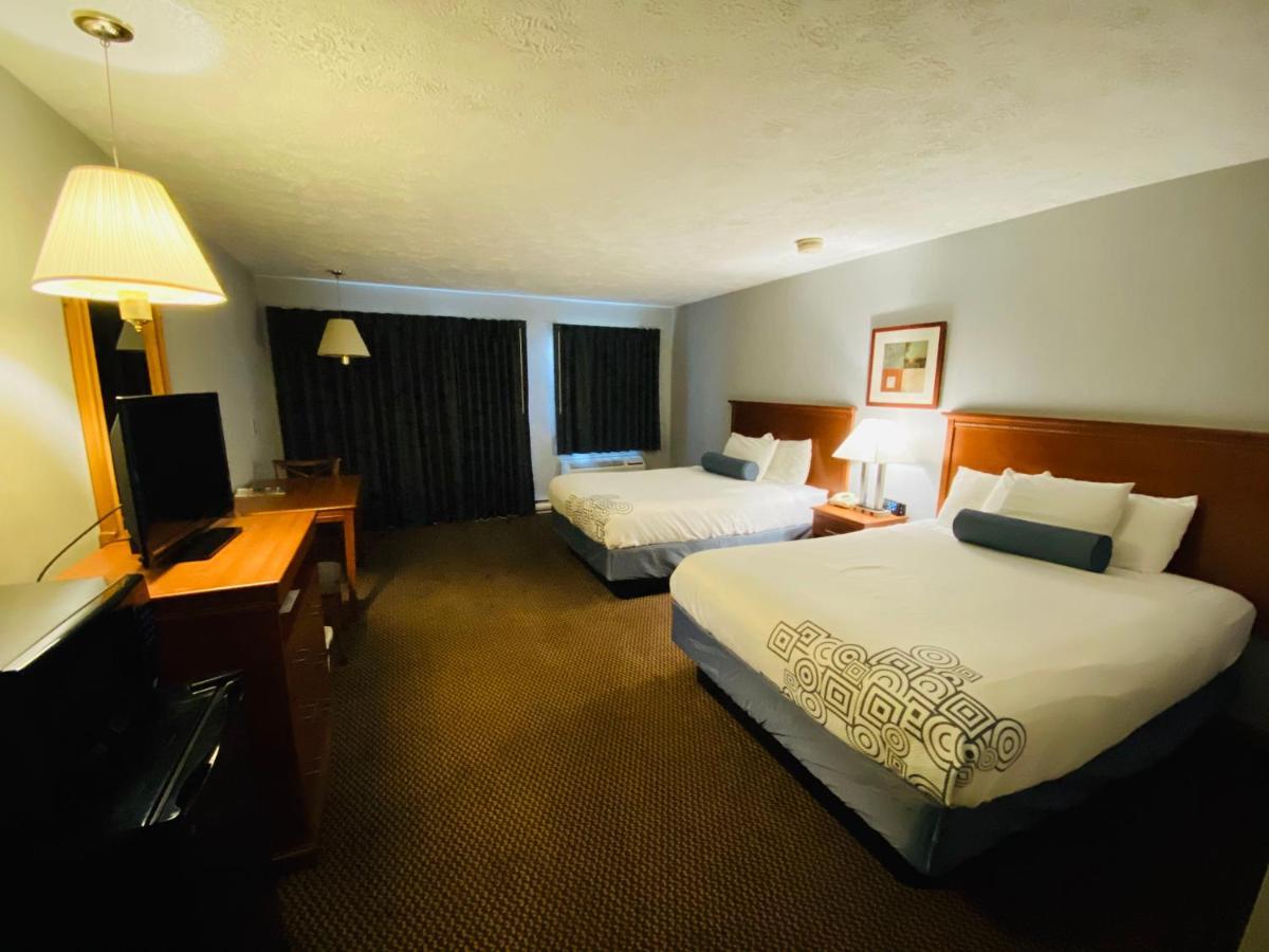 Fleetwood Inn Suites Cheboygan Esterno foto