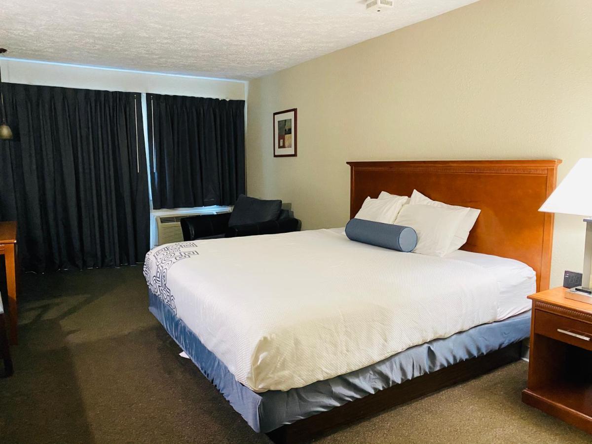 Fleetwood Inn Suites Cheboygan Esterno foto
