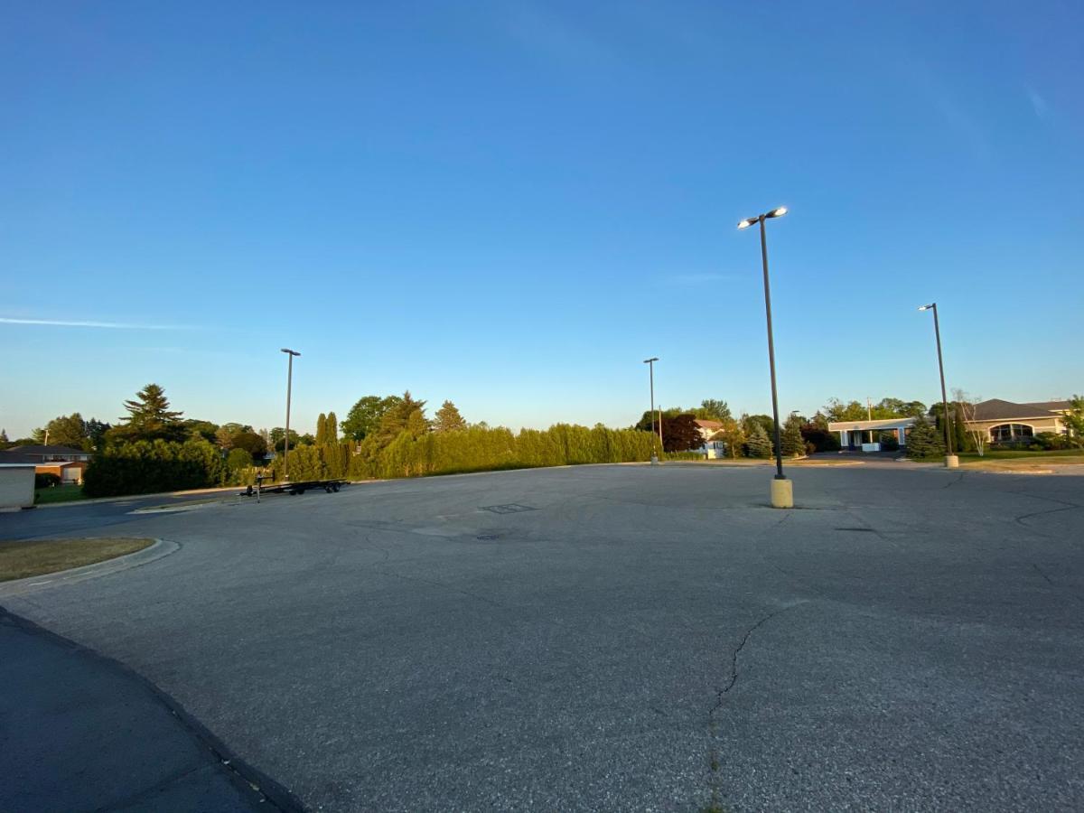 Fleetwood Inn Suites Cheboygan Esterno foto