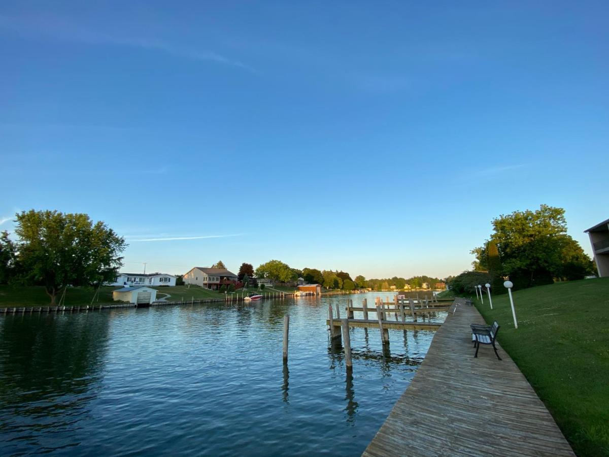 Fleetwood Inn Suites Cheboygan Esterno foto