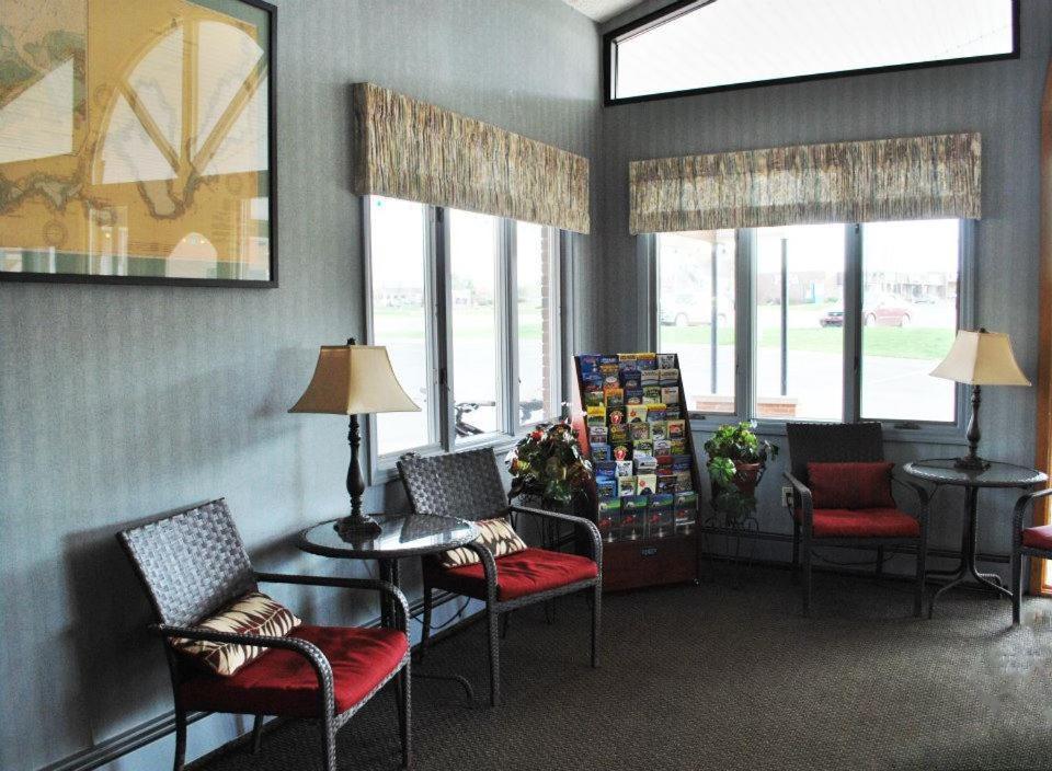Fleetwood Inn Suites Cheboygan Esterno foto