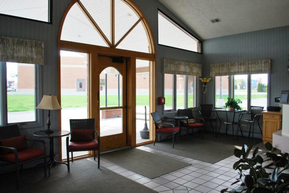 Fleetwood Inn Suites Cheboygan Esterno foto