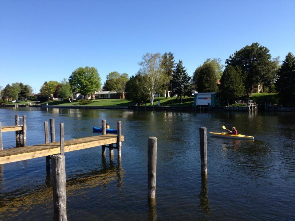 Fleetwood Inn Suites Cheboygan Esterno foto