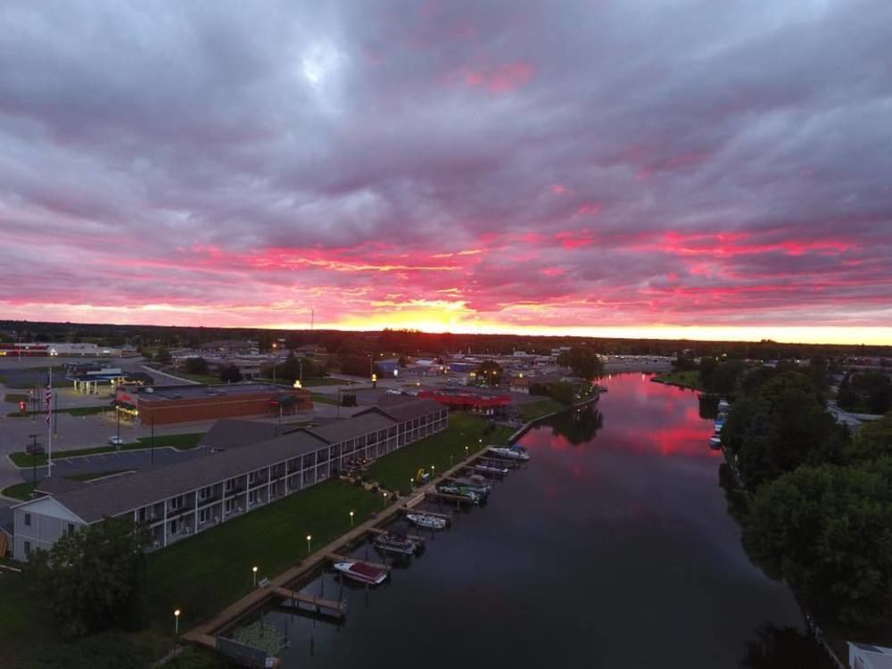 Fleetwood Inn Suites Cheboygan Esterno foto