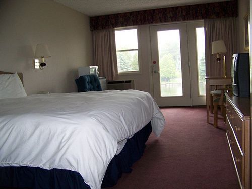 Fleetwood Inn Suites Cheboygan Esterno foto